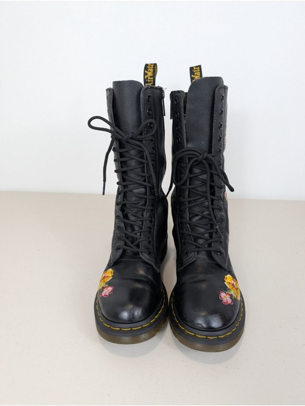 Dr Martens 1914 Vonda II floral embroidered leather boots women's size 7
